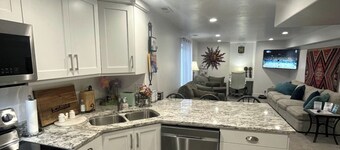 Guest Favorite, 5 Star Cozy 1-bedroom corporate apartment in perfect West Jordan