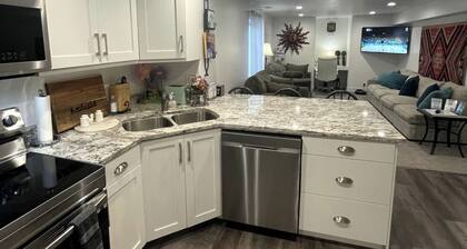 Guest Favorite, 5 Star Cozy 1-bedroom corporate apartment in perfect West Jordan