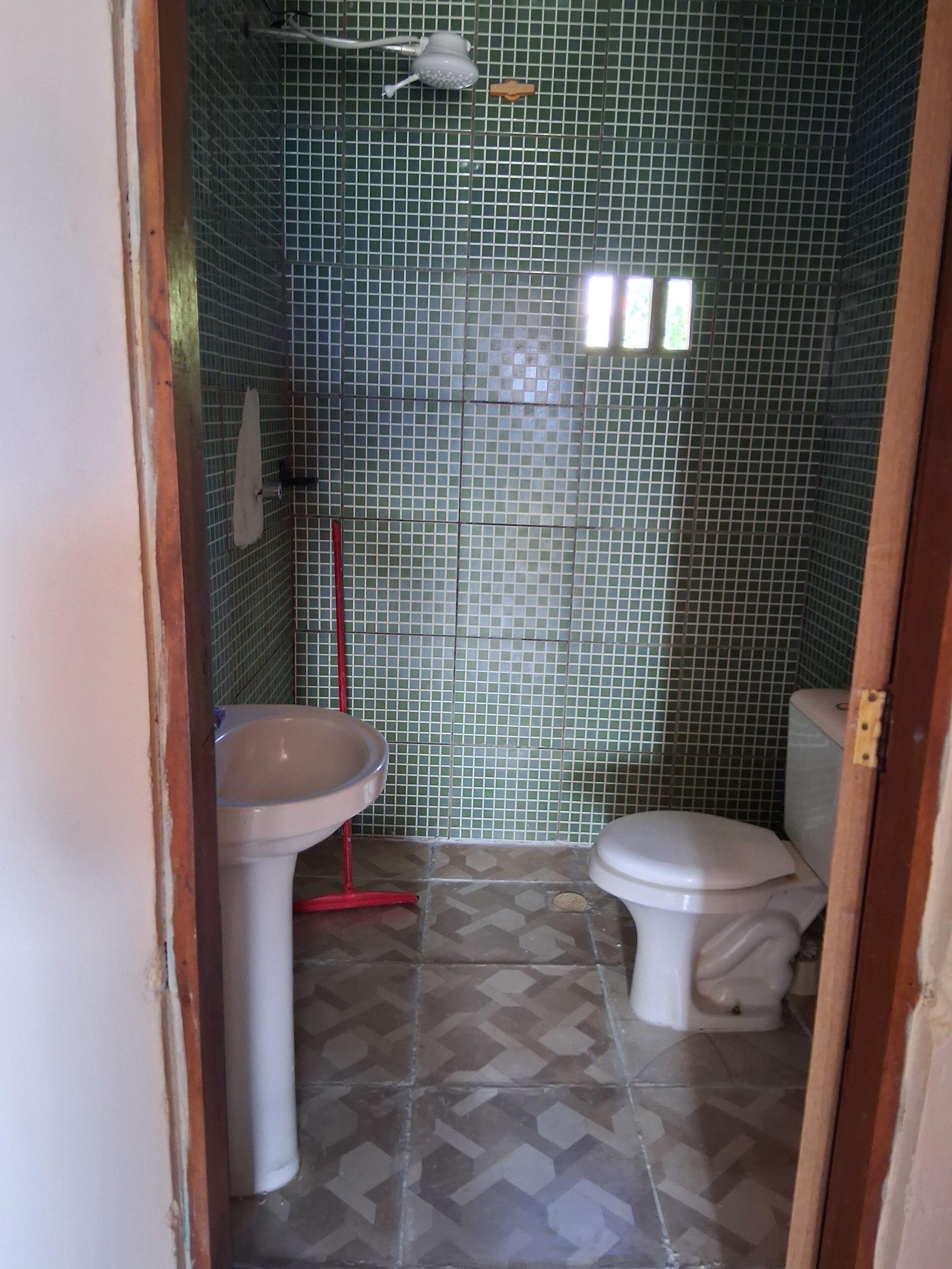 Pyyhkeet, saippua, vessapaperi