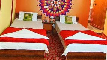 Quarto casal superior, vista para o rio | Escrivaninha