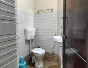 Shower, towels, soap, shampoo - Prayag Kumbh Camp (Karchana)