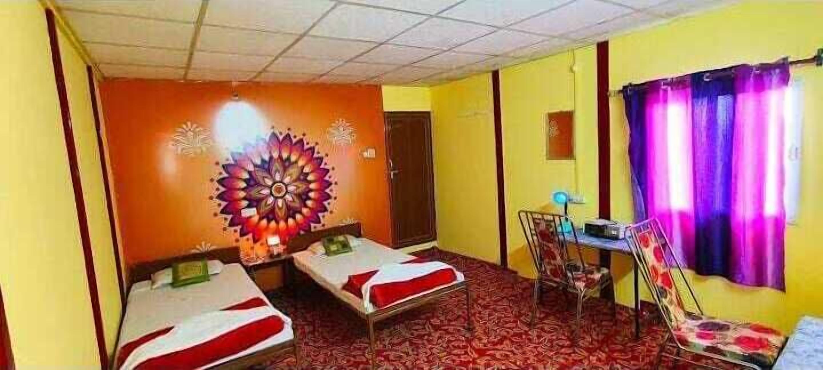 Superior Double Room, River View | Desk