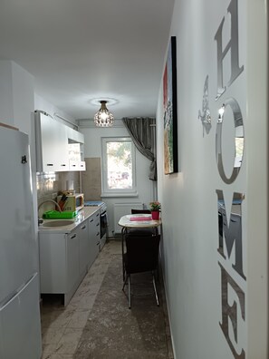 Private kitchen - Apartamentul "LuSi" te face să te simți ca acasă! (Ploiești)