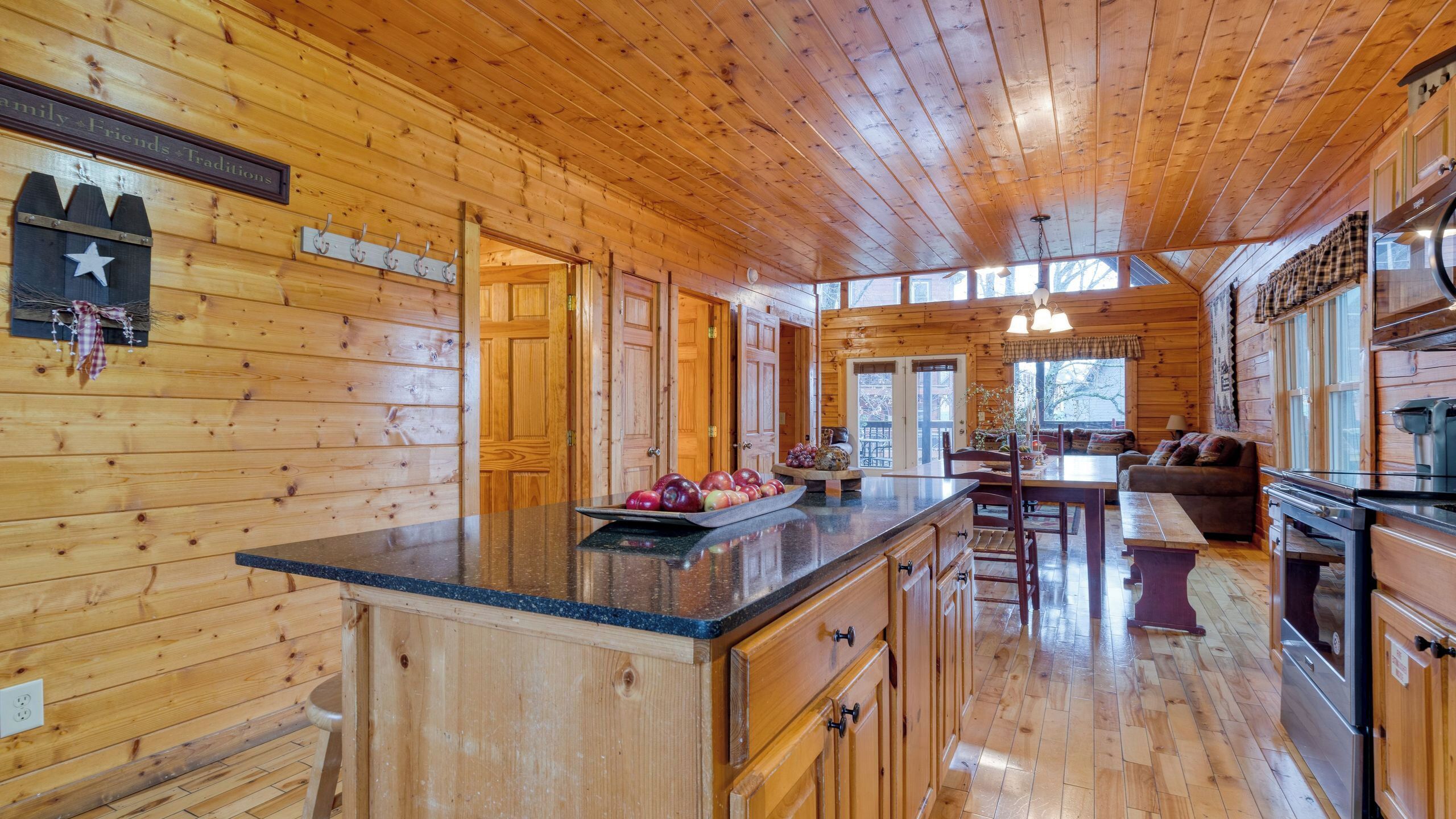 House (5 Bedrooms) | Interior