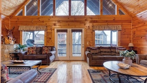 Interior - Game Room, Arcade, Theater, Hot Tub Near Pigeon Forge Skycrest by Avantstay (Sevierville)