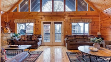 House (5 Bedrooms) | Interior