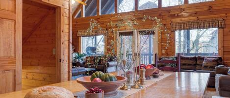 House (5 Bedrooms) | Interior