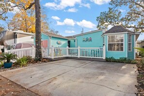 Property grounds - BeachTimes and TanLines|GolfCart|Linens|OceanLakes (Horry County)