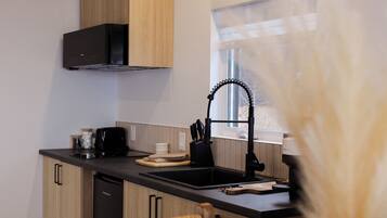 Espresso maker, electric kettle