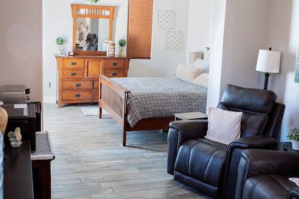 1 chambre, fer et planche à repasser, accès au Wi-Fi (inclus)