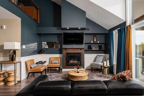 TV, fireplace, stereo