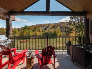 Outdoor dining - Prestige Ski in Ski out Sommet Saint-Sauveur 3BR (Saint-Sauveur)