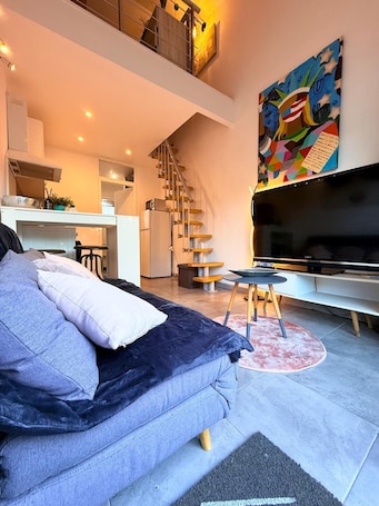 TV. Quiet apartment near Martigues