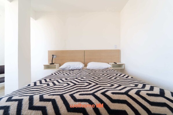 1 bedroom, bed sheets