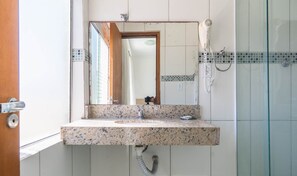 Bathroom - Apartamento em Macae Proximo a Praia do Farol (Macaé)