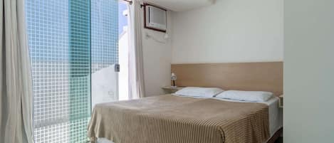 1 bedroom, bed sheets
