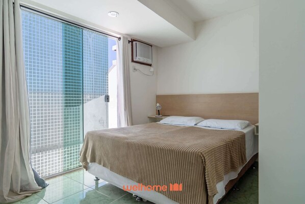 1 bedroom, bed sheets