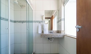 Douche, serviettes fournies