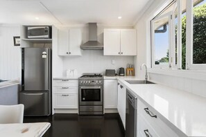 Private kitchen - Hosts on the Coast Valmay's Whiritoa Retreat (Whiritoa)