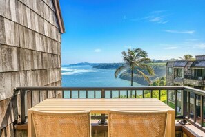 Outdoor dining - Oceanfront Eagle’s Nest - Bali Hai Sunset Views (Princeville)