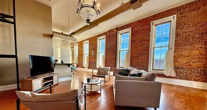 Loft Over Main: The 3rd Floor Urban Lookout 2BR