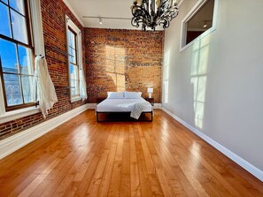 Room - Loft Over Main: The 3rd Floor Urban Lookout 2BR (Cedar Falls)