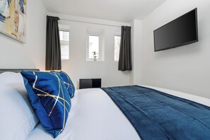 Een strijkplank/strijkijzer, gratis wifi, beddengoed