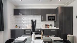 Coffee/tea maker, fridge, microwave, oven