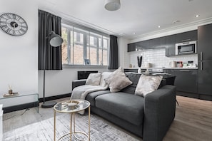 Living area - 2 Bedroom City Centre Modern Apartment Liverpool (Liverpool)