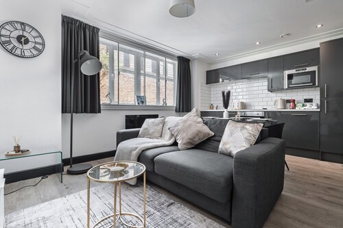 2 Bedroom City Centre Modern Apartment Liverpool