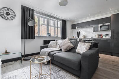 2 Bedroom City Centre Modern Apartment Liverpool