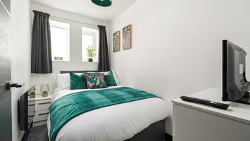 Iron/ironing board, free WiFi, bed sheets