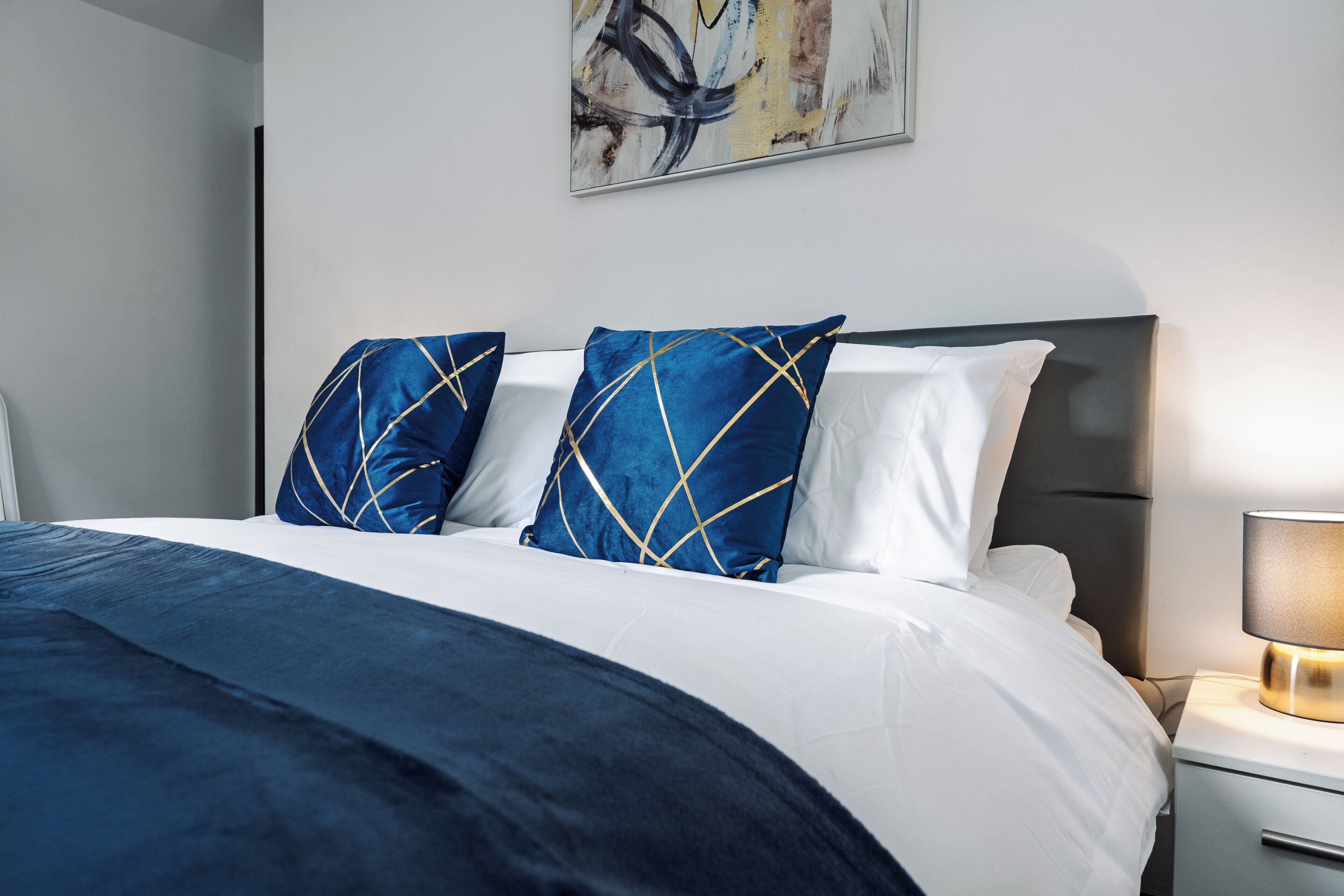 Iron/ironing board, free WiFi, bed sheets