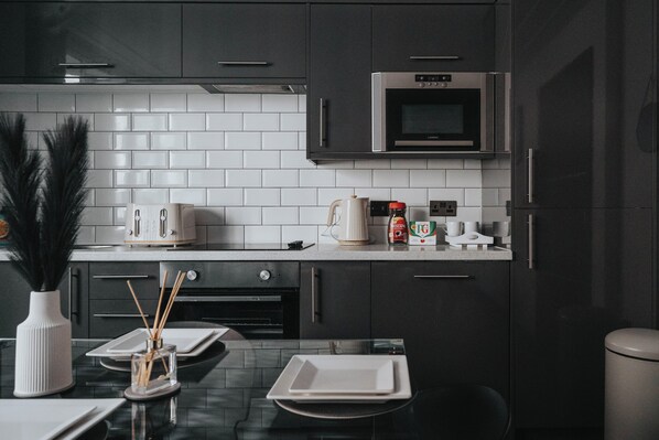 Fridge, microwave, oven, stovetop