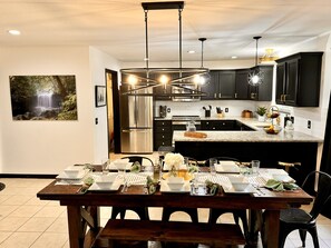Dining - Hot Tub • Firepit 3BR Bike-in/out Nature Home (Bella Vista)