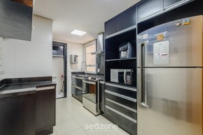Private kitchen - Apartment w/ Barbecue Grill and Jacuzzi Ccg1403 (Taguatinga)