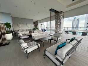 Outdoor pool - Apartment in Costa Del Este Executive Loft Type Brand New in Panama (Panamá)