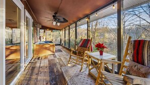 Terrace/patio - Cabin in the Clouds + Hot tub-close to everything! (Pigeon Forge)