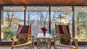 Interior - Cabin in the Clouds + Hot tub-close to everything! (Pigeon Forge)