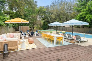 تناول الطعام بالخارج