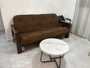 Kamar Single, balkon | Area keluarga | Smart TV 32-inci dengan saluran TV digital