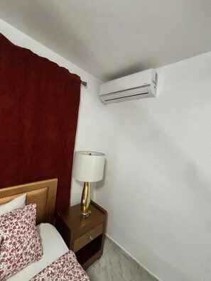 Kamar Single, balkon | Meja kerja, ruang kerja ramah laptop, dan tirai kedap cahaya