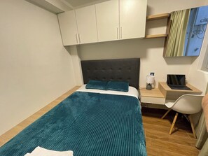 Iron/ironing board, WiFi, bed sheets