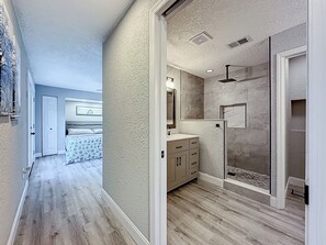 5 chambres, fer et planche à repasser, Wi-Fi, draps fournis