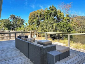 Terrace/patio - Lakefront 5BR/4BA Home w/ Hot Tub, Fire Pit & BBQ – Perfect for Groups! (Jacksonville)