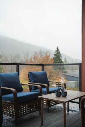 Terrace/patio - The Sweet Spot in Mackenzie Village (Revelstoke)