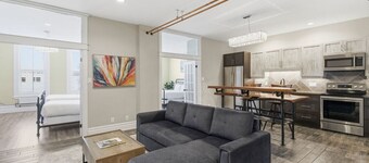 124 Hurontario Unit 1