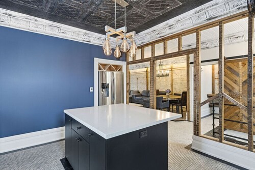 124 Hurontario Unit 2