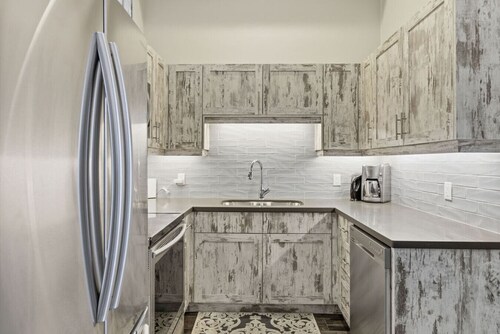 124 Hurontario Unit 4