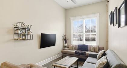 124 Hurontario Unit 4